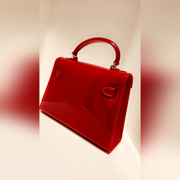 4×$20.00 Red crossbody purse - Picture 2 of 3